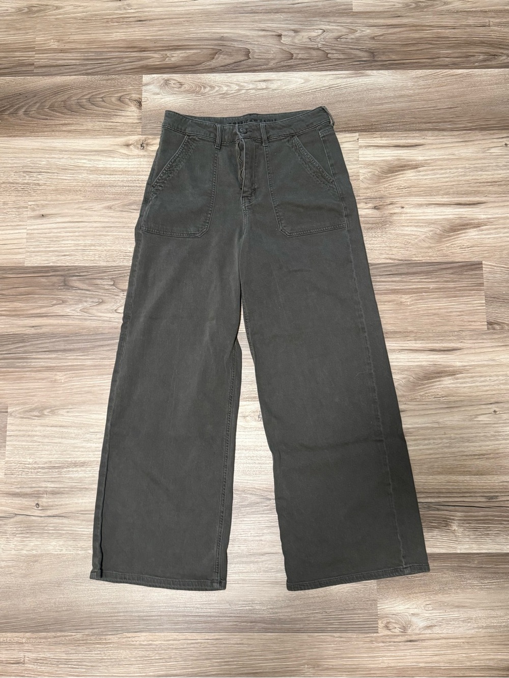 AE Dreamy Drape Stretch Super
High-Waisted Baggy Wide-Leg Pant
